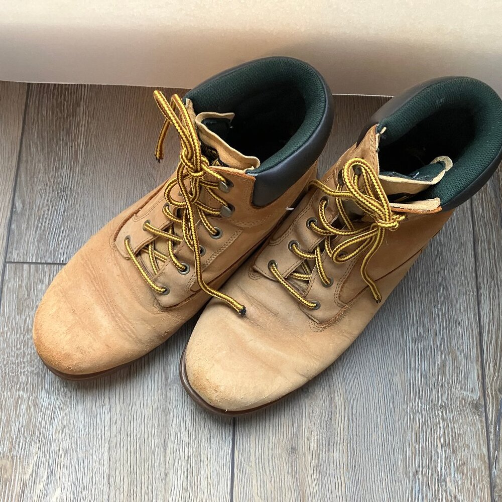 Men's Wolverine Nubuck Leather Thermolie Oil Resistant Workboots in Size 11